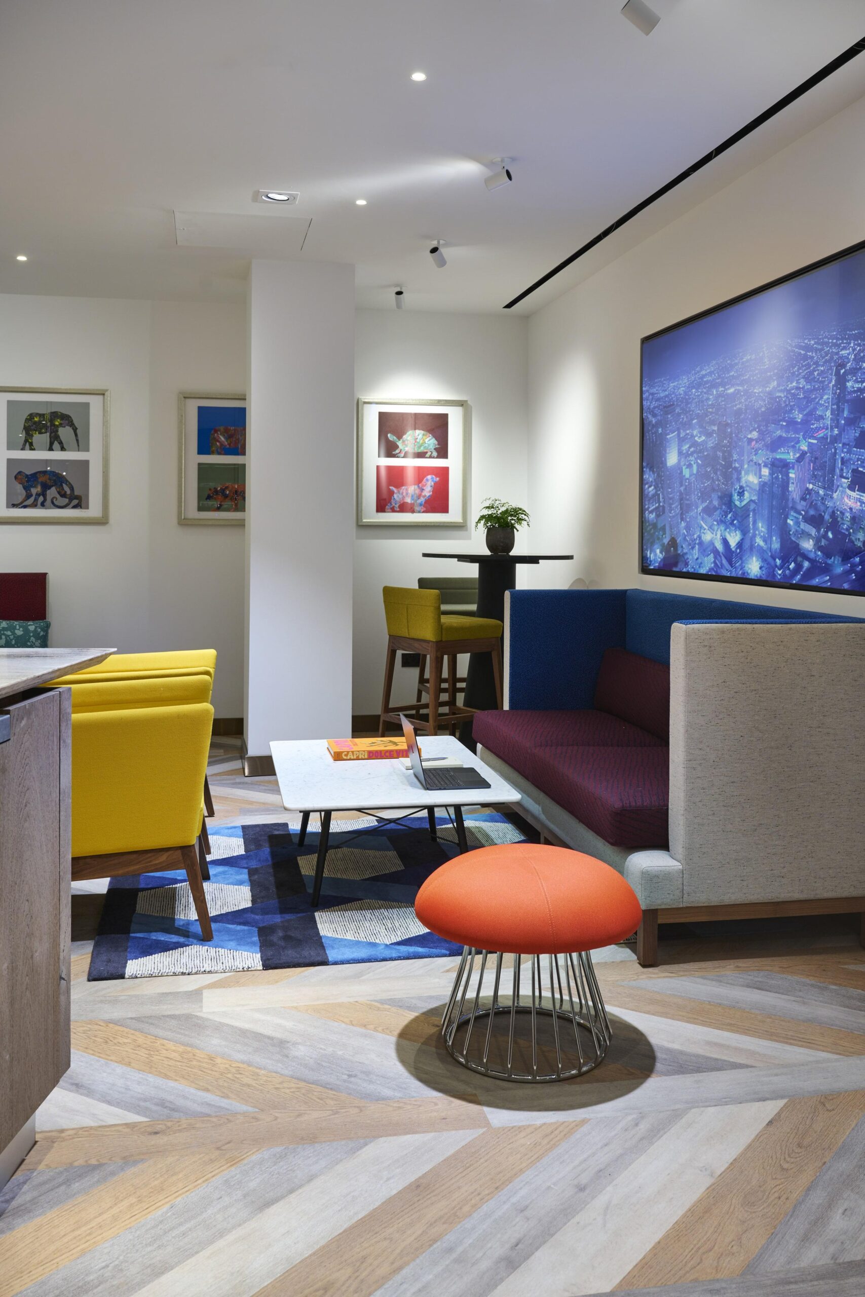 Stylish lounge area at Beaumont Green Park designed for informal meetings, focused work and client interactions.