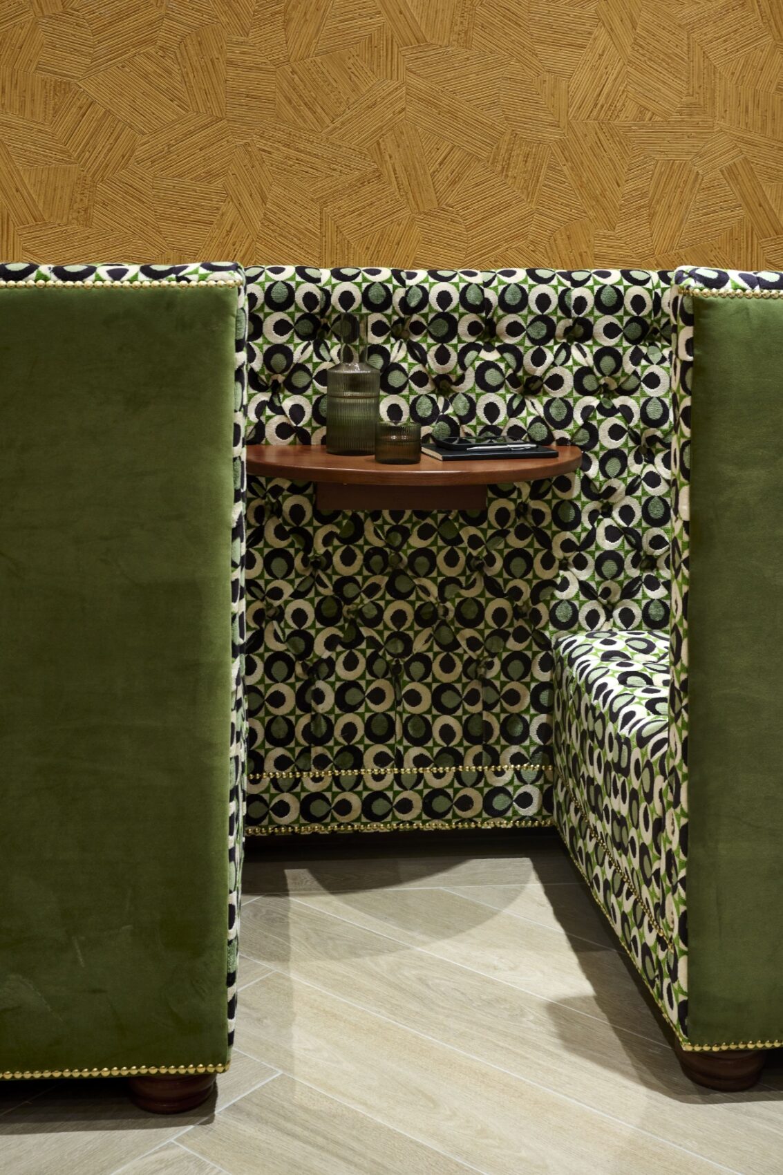 Comfortable semi-private booth at Beaumont Moorgate providing space for focused work, calls and informal meetings.