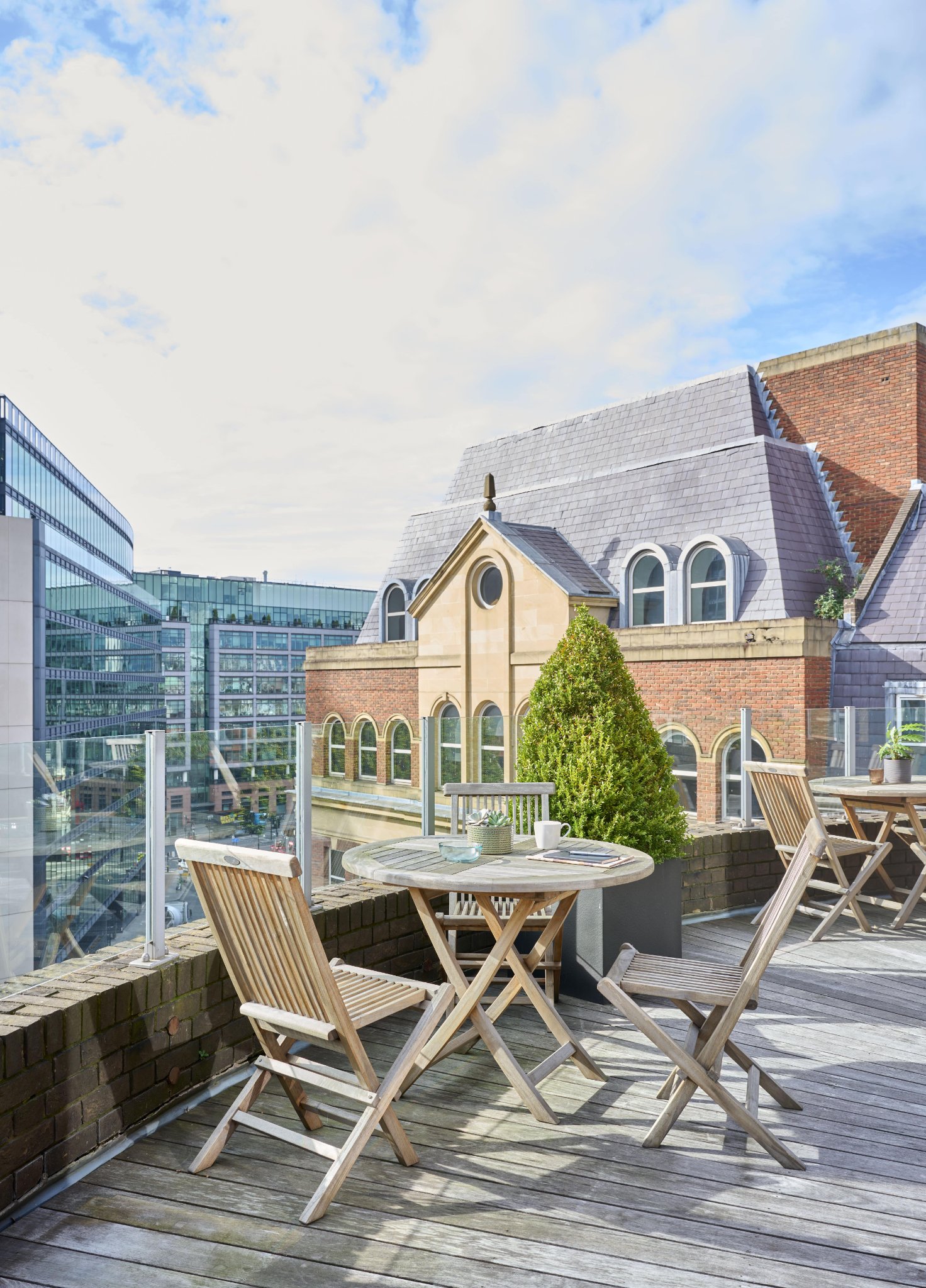 Outdoor terrace at Beaumont Snowhill featuring seating, city views and a workspace environment for meetings and breaks.